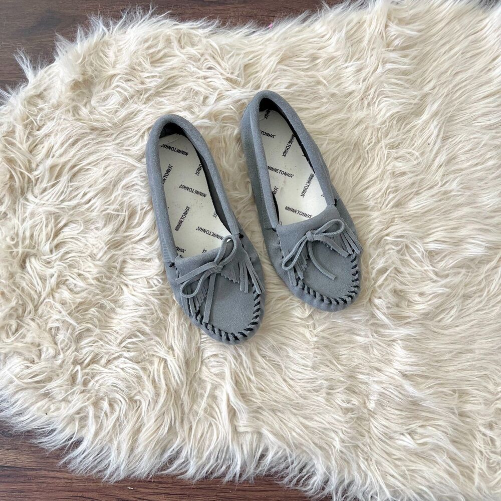 Minnetonka Women's Kilty Suede Soft Leather Sole Moccasin US 6.5